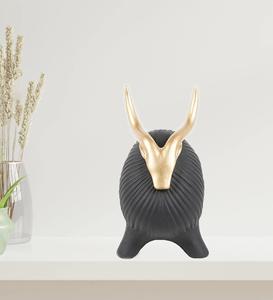 Figurine de yak en noir et or Statuette en polyrésine au design moderne en plastique pour figurine en polyrésine Sprin Yak noir et or - Product Image 2