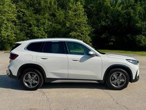 2024 Drive28i AWD เทอร์โบ เบาะหนัง ภายในสีอ่อน หลังคาซันรูฟแบบพาโนรามา ไมล์น้อย ราคาพร้อมส่ง มีรถในสต็อก พร้อมจัดส่ง - Product Image 3