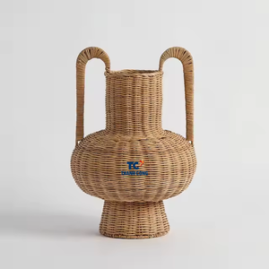 L'accent subtil de haute qualité améliore l'ambiance de votre maison ou de votre bureau Vase décoratif fait à la main en rotin polyvalent - Product Image 1