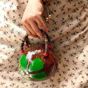 กระเป๋าถือหนังมะพร้าวแฮนด์เมดไม่เหมือนใครสำหรับสุภาพสตรีวินเทจและดีไซน์แฟชั่นมีซิปปิดโลโก้ตามสั่งจากเวียดนาม - Product Image 4