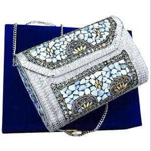 Sac à main en résine écologique peint à la main avec poignée en perles vertes, forme personnalisée, sac cadeau pour femmes, idéal pour les cadeaux promotionnels d'entreprise - Product Image 1