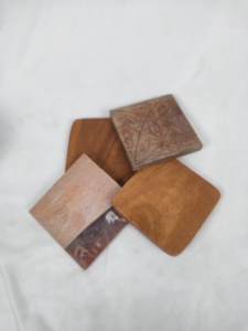 Cuernos para Beber Cuadrados Tallados de Alta Calidad, Ecológicos y Contemporáneos con Soporte, Borde de Bambú y Posavasos de Producto en Oferta - Product Image 3