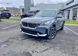 BMW X1 xDrive28i 2024, Caja de Cambios Automática, Interior Oscuro, Asientos de Cuero, Volante a la Izquierda/Derecha, Auto Usado, Gasolina - Product Image 3