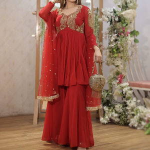 Ensemble Sharara en Soie Rouge Premium Unity Luxure avec Dupatta en Tulle Brodé - Product Image 1