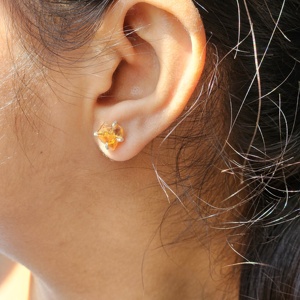 Pendientes de tuerca de plata de estilo vintage con piedra preciosa en bruto de citrino, ligeros para compromiso, aniversario de boda o regalo - Product Image 1