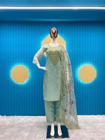 Koleksi Wanita India dalam grosir tersedia tersedia Kurti dengan Salwar dalam kain kualitas tinggi perancang baru terlihat Kurta dhoti salwaar