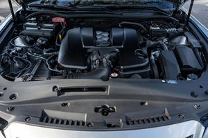 Lexus IS 500 F Sport Performance Premium ปี 2023 สภาพดี ใช้งานน้อย 6 พันไมล์ เครื่องยนต์ V8 แบบดูดอากาศธรรมชาติ 472 แรงม้า ไม่ได้ดัดแปลง - Product Image 6
