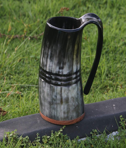 Taza de cuerno de búfalo, color miel claro, taza cilíndrica, disponible a precios de mayoreo. - Product Image 6