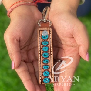 Porte-clés en cuir élégant sculpté à la main Porte-clés en cuir imprimé floral en relief Accessoires en cuir outillé Porte-clés mignons - Product Image 1