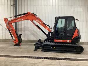 รถขุดขนาดเล็ก Kubota KX040-5 ที่เชื่อถือได้ ขับเคลื่อนด้วยดีเซล ระบบไฮดรอลิก เหมาะสำหรับงานขุด ตักดิน ทำร่อง จัดสวน และงานเกษตร - Product Image 3