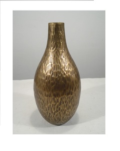 Jarrón decorativo de metal con diseño acanalado para decoración del hogar - Product Image 4