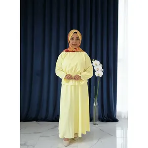 Ensemble hijab décontracté deux pièces respirant à manches longues avec détail élastique en tissu crêpe à volants - Product Image 2