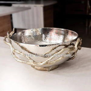 Frutero de metal decorativo de tendencia superior con trabajo de diseño premium adecuado para hogares contemporáneos y clásicos - Product Image 4