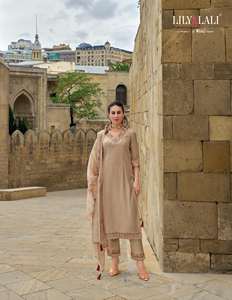 Excelente calidad de exportación Hermoso vestido Viscouse Kurti con pantalón y Dupatta con trabajo hecho a mano y bordado Trabajo Mujer Moda - Product Image 3