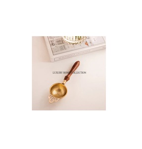 Colador de té de metal y madera con cadena desmontable para un uso conveniente con tazas de té y teteras en movimiento al mejor precio - Product Image 1