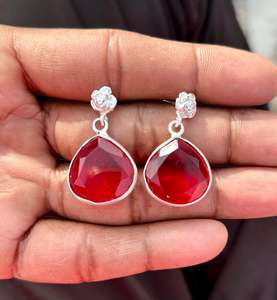 Pendiente de rubí de Plata de Ley 925, hermoso pendiente de mujer. - Product Image 1
