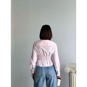 Blusa para Mujer con Detalle de Cuello Intrincado y Diseño Fruncido - Product Image 1