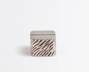 Soporte de tarjeta de Metal de Color gris de tendencia Soporte de decoración de mesa elegante para bodas y eventos Perfecto para proveedores de tarjeteros - Product Image 3