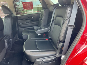 Rojo 2024 Pathfinder SL AWD (Usado - Excelente Estado) Arranque Remoto Paquete de Remolque Asientos de Cuero ACC Volante a la Izquierda Oscuro - Product Image 6