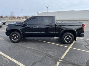 Chevrolet Silverado 1500 ZR2 Crew Cab 4WD USADO del 2025 - Product Image 2