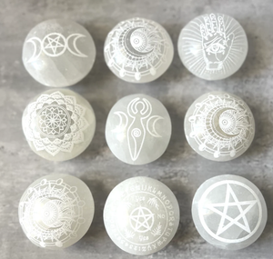 Pierres de palmier en sélénite naturelle en vrac de Offre Spéciale de meilleure qualité avec des sculptures cadeau en cristal par ALIF CRYSTAL AND AGATE - Product Image 1