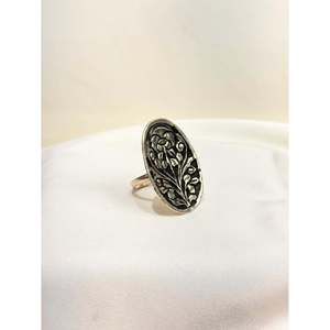 Anillo Ovalado Floral Noor Chitai de Plata 925, Chapado en Rodio con Incrustaciones de Circonio, Joyería Fina de Moda para Uso Diario - Product Image 2