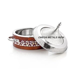 Casserole en métal d'excellente conception avec couvercle poli miroir en acier inoxydable Hotpot de haute qualité pour la décoration de table - Product Image 1