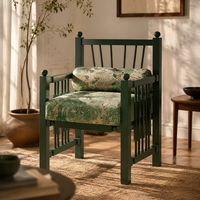 Fauteuil d'appoint en bois massif avec revêtement en velours, design à lattes géométriques pour salon