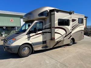 Camping-car de luxe – Véhicule mobile entièrement équipé pour les voyages, le camping, le tourisme et la vie en plein air - Product Image 2