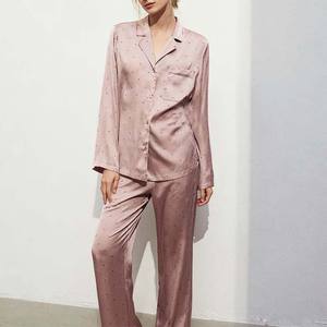 Conjunto de pijama de satén de estilo clásico personalizado para damas adecuado para ropa de cama suave de 2 piezas para las estaciones de verano y primavera - Product Image 2