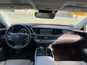 Berline AWD 2023 d'occasion, sièges en cuir, intérieur foncé, moteur 4.5L, 400 ch, transmission automatique, toit ouvrant panoramique, excellent rapport qualité-prix ! - Product Image 3