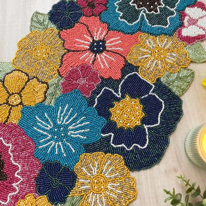 Chemin de Table perlé floral fait à la main élégant accessoire de Table à manger brodé pour décor de printemps techniques tricotées - Product Image 4