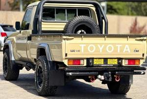 Toyotaas pour LandCruiserr Single Cabin 4x4 Pickup Série 79 Fabriqué au Japon Diesel Carburant Automatique/Boîte de vitesses Taille des pneus R18 - Product Image 2