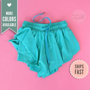 Short d'été tendance pour enfants avec ceinture réglable disponible en couleurs vives, idéal pour porter tous les jours, faire du sport et jouer - Product Image 3