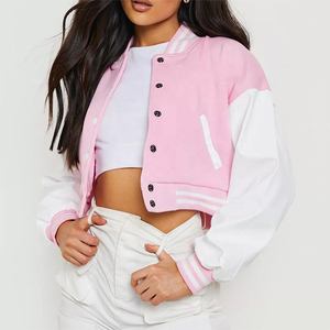 Venta al por mayor personalizado Hot Fit Crop Mujer Varsity chaqueta de béisbol de alta calidad Crop Top con mangas largas de invierno de cuero en blanco - Product Image 4