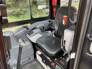 Mira La miniexcavadora 2021 SANY SY35U - Product Image 2