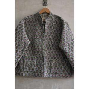 Veste d'hiver pour femme en coton tissé matelassé réversible écologique faite à la main, imprimé floral en blocs, manches longues, boutonnée - Product Image 2
