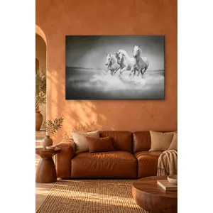 Impression sur toile Fida : Trois chevaux blancs galopant dans l'eau, noir et blanc - Product Image 3