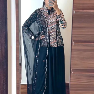 Ensemble Lehenga Choli en fausse Georgette de créateur, haut de travail à séquence lourde, fil de jupe évasé uni et paillettes Dupatta de 3mm - Product Image 1