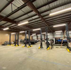 Elevador de Autos Profesional de 2 Postes, 4 Toneladas, Hidráulico |   Elevador de Vehículos de Dos Postes de Alta Resistencia para Equipo de Garaje en Venta - Product Image 2