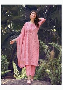 Ensemble Kurti prêt-à-porter en tissu imprimé avec broderie fantaisie et dupatta à franges pour vente en ligne - Product Image 5