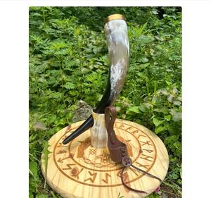 Corne à boire viking personnalisée, grande, écologique, polie à la main, forme naturelle, couleur naturelle, style européen, souvenir animalier nautique - Product Image 1