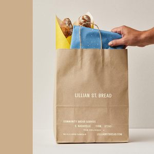 Bolsas de regalo de papel laminado con logotipo personalizado, bolsas de compras impresas en kraft para negocios - Product Image 6
