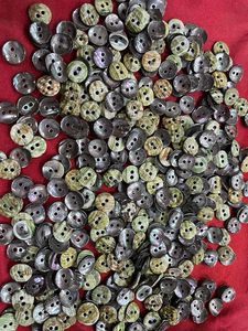Botones de concha de nácar hechos a medida en conchas MOP verdes y negras ideales para diseñadores de ropa y fabricantes de camisas - Product Image 6