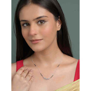Compre un Mangalsutra de Plata Pura con Baño de Oro, Cadena de Perlas y Diamantes, Estilo Étnico Religioso, Regalo Perfecto para su Esposa - Product Image 4