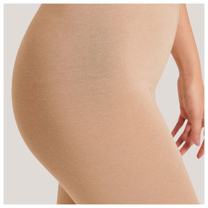 เลกกิ้งยกกระชับสะโพกเอวกลางผ้าฝ้ายผสมใยไผ่พิมพ์โลโก้ตามสั่ง เอวยางยืด รูปทรงวีด้านหลัง สวมใส่สบาย ระบายอากาศได้ดี คุณภาพสูงสำหรับผู้หญิง - Product Image 6