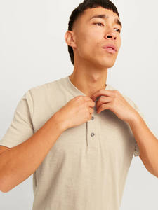 T-shirt coupe moderne pour hommes Fournisseur de streetwear Vêtements personnalisés pour la vie quotidienne Tenue décontractée idéale pour les ventes en gros - Product Image 4