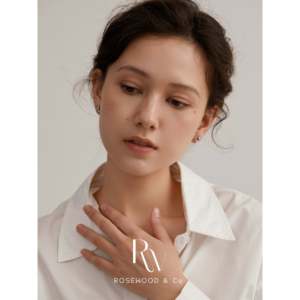 Orecchini a Perno con Nodo Delicato Placcati in Oro Bianco, Design Geometrico Trendy in Rame e Lega per Matrimoni, Feste e Regali - Product Image 3