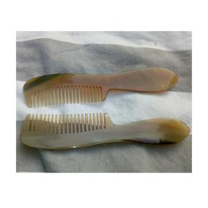 Peigne en corne naturelle écologique outil durable fait main fabriqué à partir de corne finition polie parfait pour les besoins de coiffage quotidiens - Product Image 2