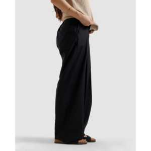 Pantalones de mujer de corte ancho plisados de cintura alta en crepé, antiarrugas, transpirables, con apliques y detalles elásticos tipo cargo. - Product Image 5